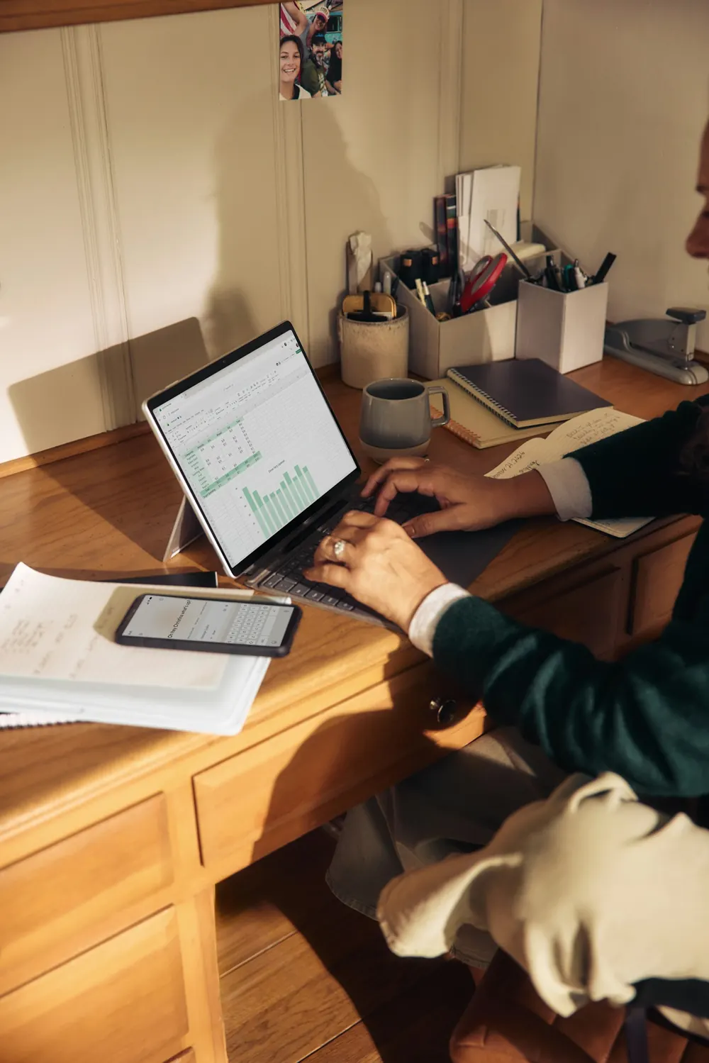 team — account manager at desk